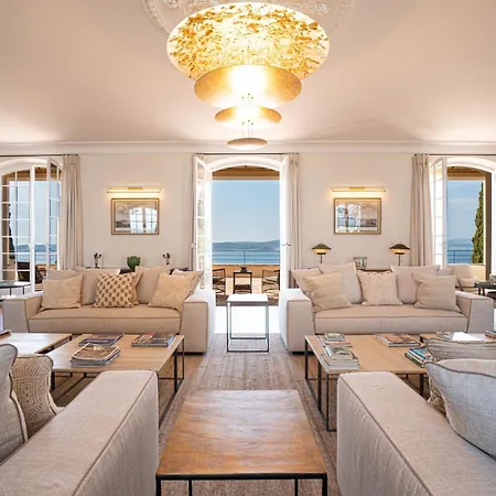 Vila 12br Sainte-Maxime